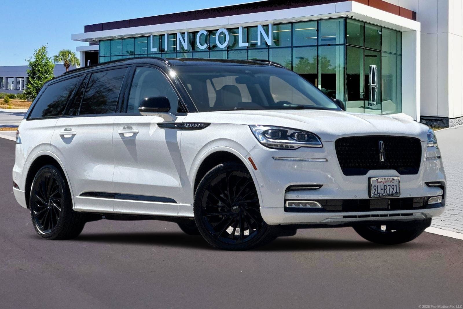 Certified 2023 Lincoln Aviator Black Label AWD/4WD image 2
