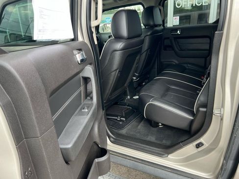 Used 2009 HUMMER H3T Luxury AWD/4WD image 16