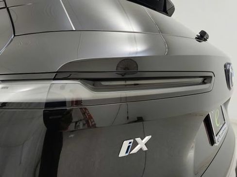 Used 2024 BMW iX xDrive50 w/ Premium Package AWD/4WD image 27