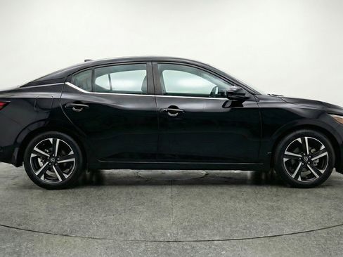 Used 2025 Nissan Sentra SV image 11