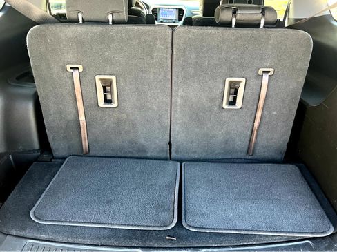 Used 2018 GMC Acadia SLE image 18