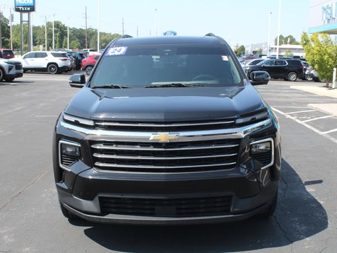 Certified 2024 Chevrolet Traverse LT w/ Enhanced Driving Package AWD/4WD image 12