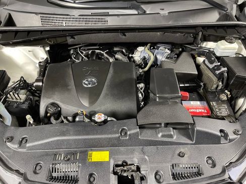 Certified 2019 Toyota Highlander FWD V6 image 9
