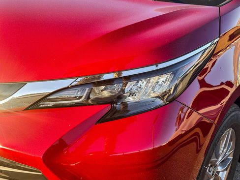 New 2026 Toyota Sienna XLE FWD image 9