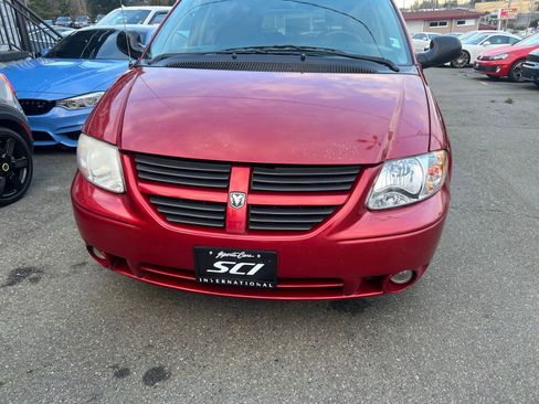 Used 2005 Dodge Grand Caravan SXT w/ Premium Group image 3
