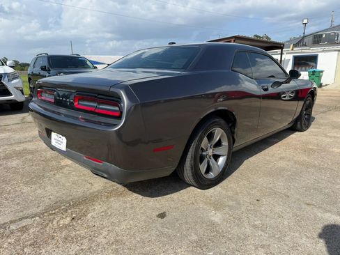 Used 2016 Dodge Challenger SXT RWD image 4