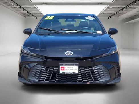 Used 2025 Toyota Camry SE FWD image 9