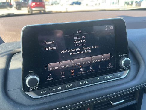 Used 2023 Nissan Rogue S image 15