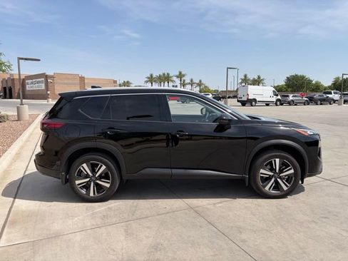 Used 2025 Nissan Rogue SL w/ Tech Package image 4