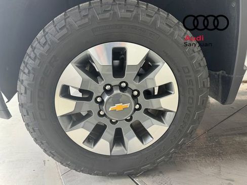 Used 2022 Chevrolet Silverado 2500 Custom w/ Custom Value Package AWD/4WD image 6
