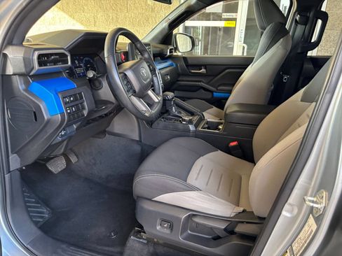 Used 2025 Toyota Tacoma SR AWD/4WD image 27