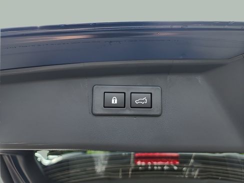 Used 2025 Subaru Outback Premium image 12