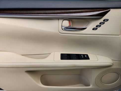 Used 2015 Lexus ES 350 w/ Luxury Package FWD image 18
