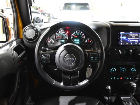 Used 2014 Jeep Wrangler Unlimited Sahara AWD/4WD image 17