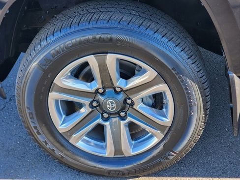 Used 2019 Toyota Tacoma Limited image 18