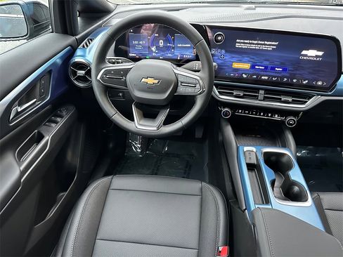 New 2026 Chevrolet Equinox EV LT image 17