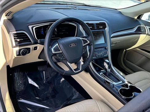 Used 2016 Ford Fusion SE w/ Equipment Group 202A image 17