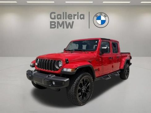 Used 2025 Jeep Gladiator Sport AWD/4WD image 1