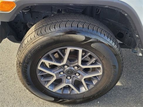 Used 2024 Jeep Wrangler Sahara image 15