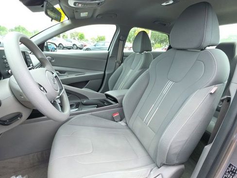 Used 2023 Hyundai Elantra SEL FWD image 5