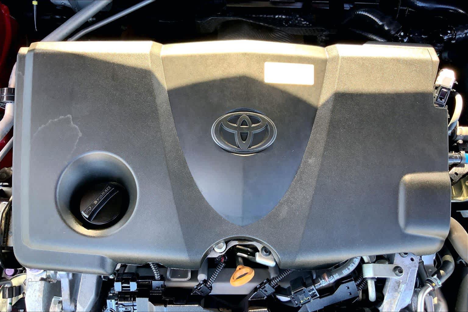 Used 2018 Toyota Camry SE w/ Moonroof Package FWD image 32