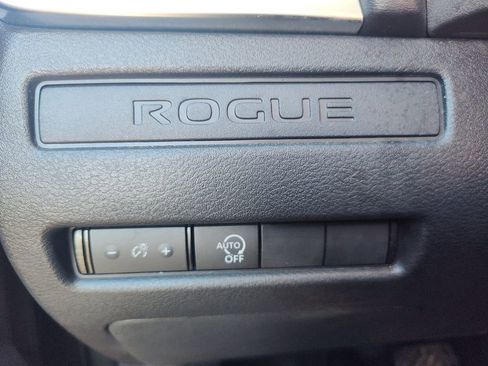 Used 2023 Nissan Rogue S image 18