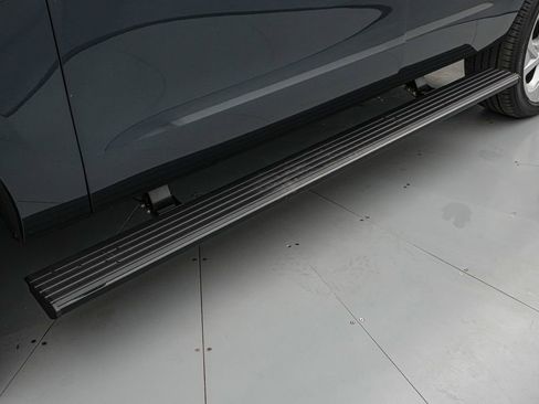 Used 2025 Lincoln Navigator Reserve image 12