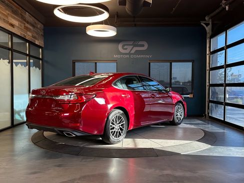 Used 2017 Lexus ES 350 w/ Luxury Package FWD image 3