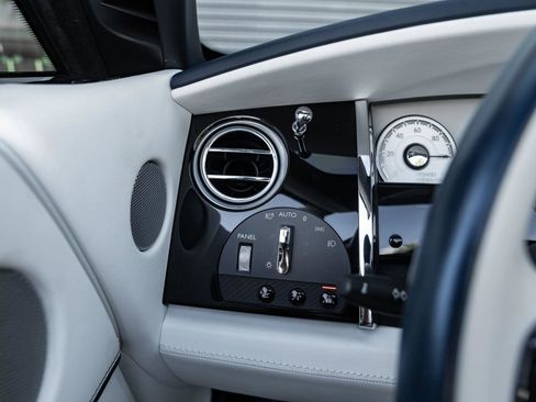 Used 2018 Rolls-Royce Dawn image 28