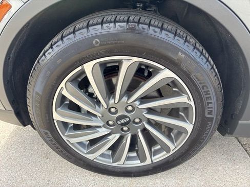 Used 2025 Lincoln Corsair Reserve w/ Equipment Group 202A image 15