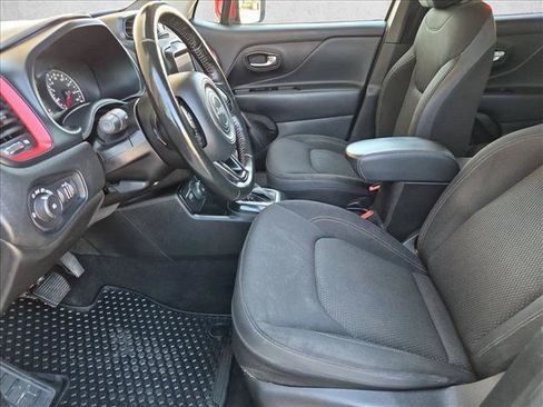 Used 2022 Jeep Renegade Latitude w/ Convenience Group AWD/4WD image 16