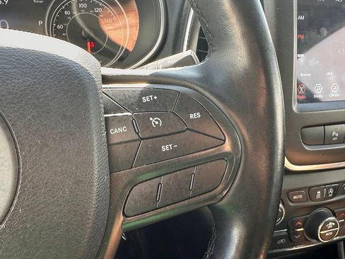 Used 2021 Jeep Cherokee Trailhawk w/ Trailer Tow Group AWD/4WD image 31