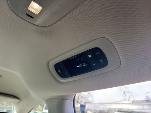 Used 2024 Chrysler Pacifica Touring-L image 20