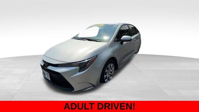 Used 2025 Toyota Corolla LE FWD image 2