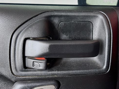 Used 2018 Jeep Wrangler Unlimited Sport w/ Connectivity Group image 21