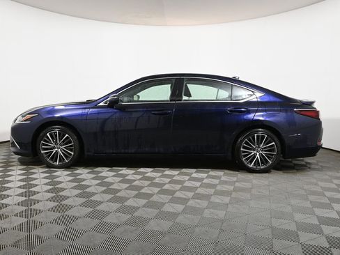 Used 2025 Lexus ES 350 w/ Premium Package FWD image 2