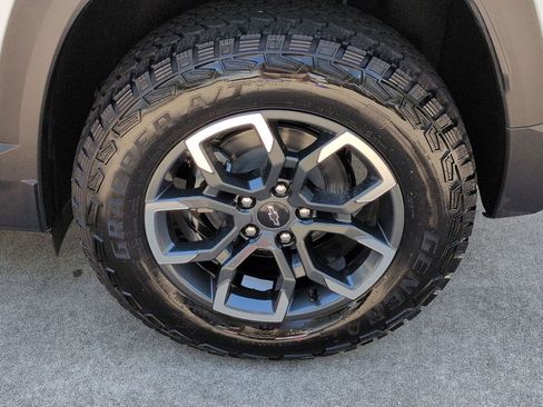 New 2026 Chevrolet Equinox ACTIV w/ Convenience Package III FWD image 27