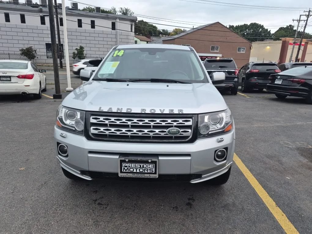 Used 2014 Land Rover LR2 HSE AWD/4WD image 2