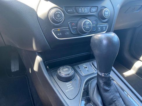 Certified 2019 Jeep Cherokee Limited AWD/4WD image 10