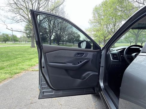 Used 2023 Nissan Rogue S AWD/4WD image 15