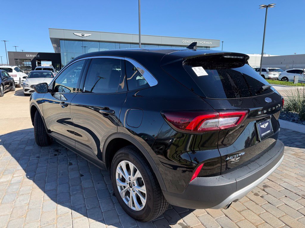 Used 2024 Ford Escape Active AWD/4WD image 3