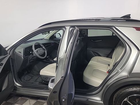 Used 2023 Kia Niro EX FWD image 16