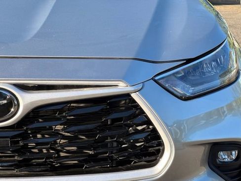 Used 2023 Toyota Highlander LE image 52