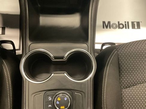 Used 2024 GMC Terrain SLE image 25