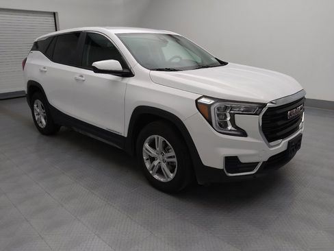 Used 2024 GMC Terrain SLE image 11