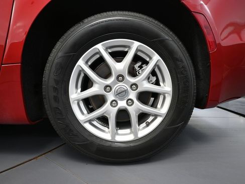 Used 2024 Chrysler Pacifica Touring-L FWD image 13