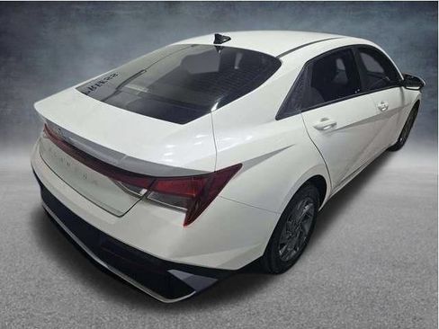 Used 2024 Hyundai Elantra SEL FWD image 5