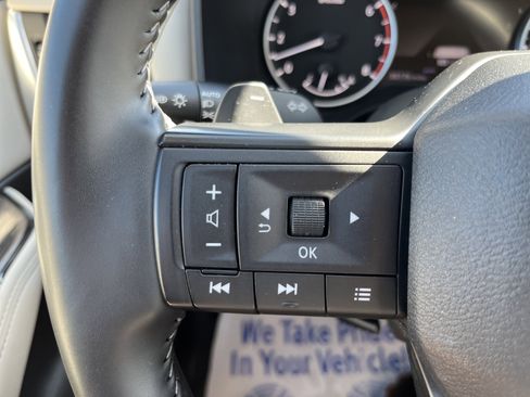 Used 2025 Nissan Rogue SV AWD/4WD image 20