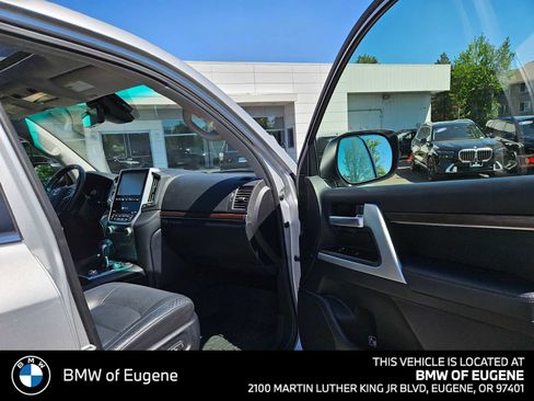 Used 2016 Toyota Land Cruiser AWD/4WD image 10