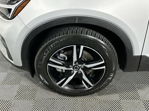 Used 2025 Volvo XC40 B5 Core image 11